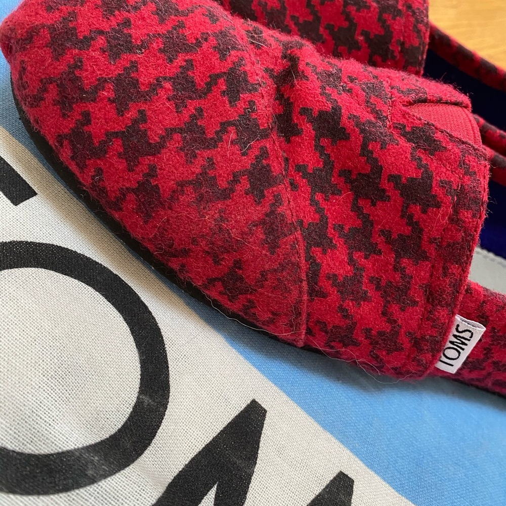 TOMS - Picture 4 of 6